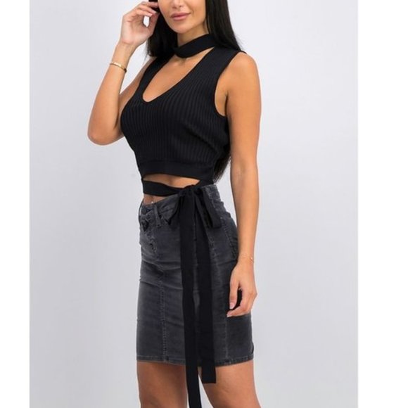 BCBGMAXAZRIA Hana Mock Neck Crop Top - Picture 1 of 7